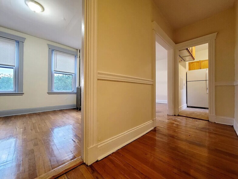 Building Photo - 382 Riverway St