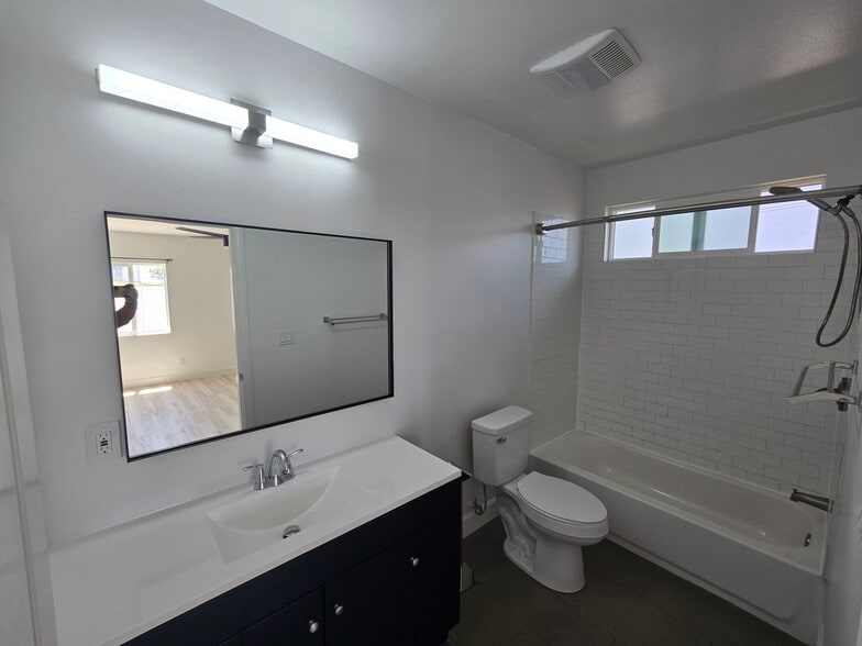 Building Photo - 1658 W 220th St
