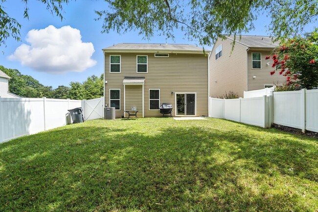 Building Photo - Beautifully Maintained 3-Bedroom Home with...