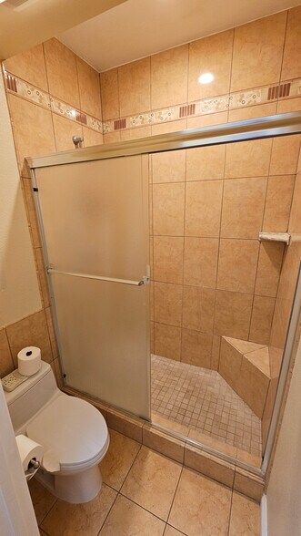 Master bath - 18219 Hampton Ct