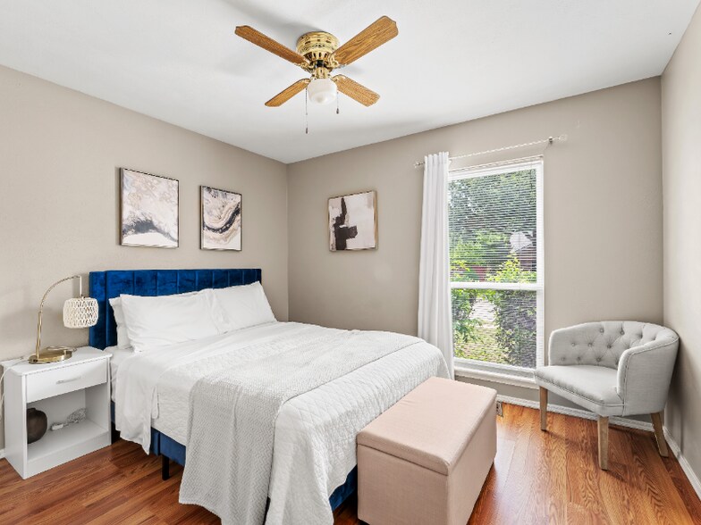 Building Photo - 1108 Collin Dr