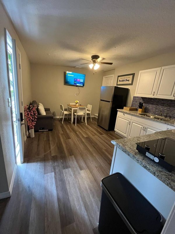 Building Photo - 6208 Pinewood Village Cir W