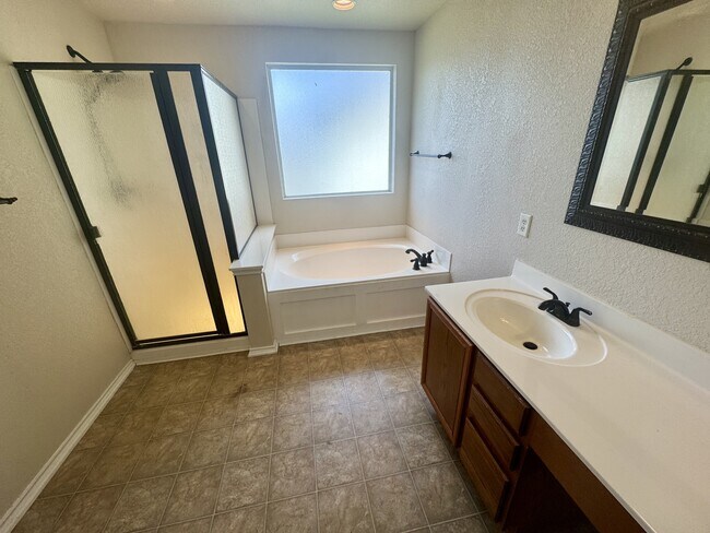 Building Photo - 8755 Sunview Park
