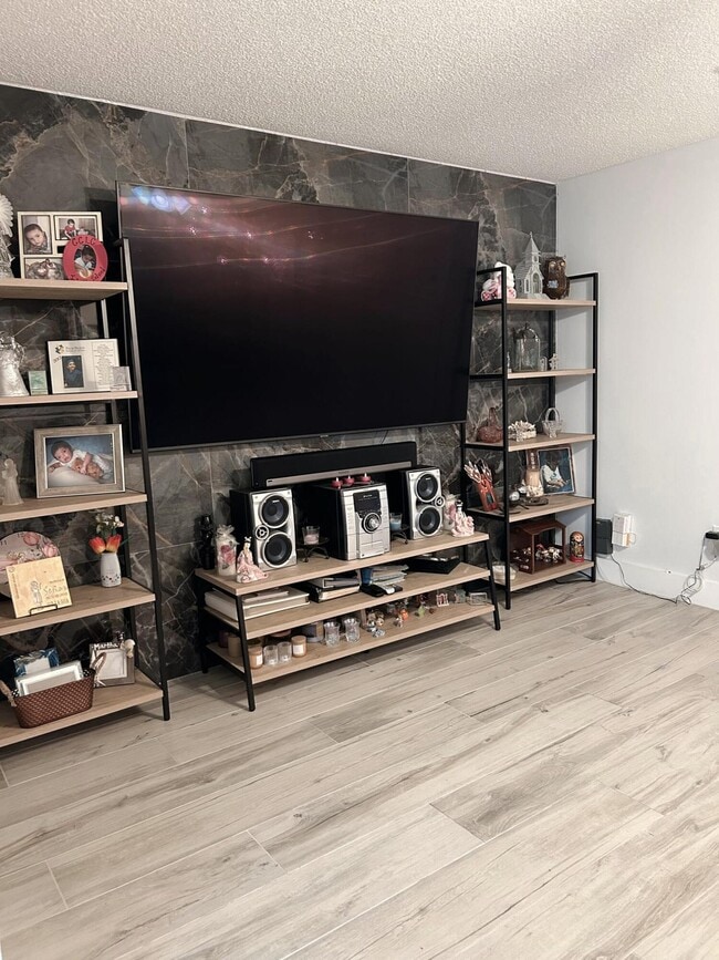 Building Photo - 369 Waterside Dr