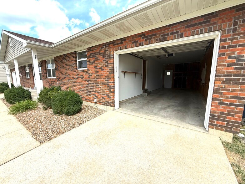 Building Photo - 608 Linda Ln