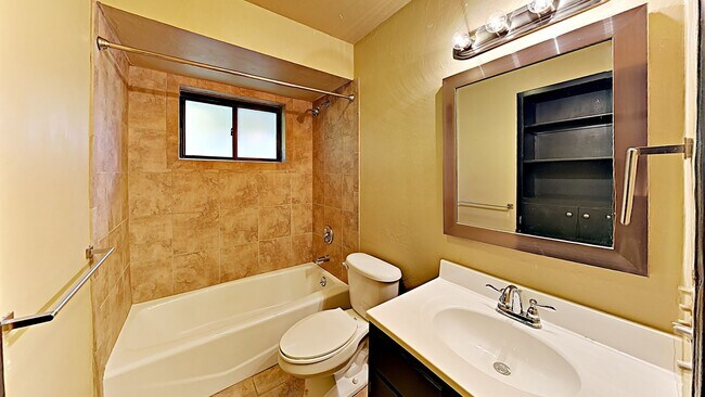 Building Photo - Charming Home In The Village!