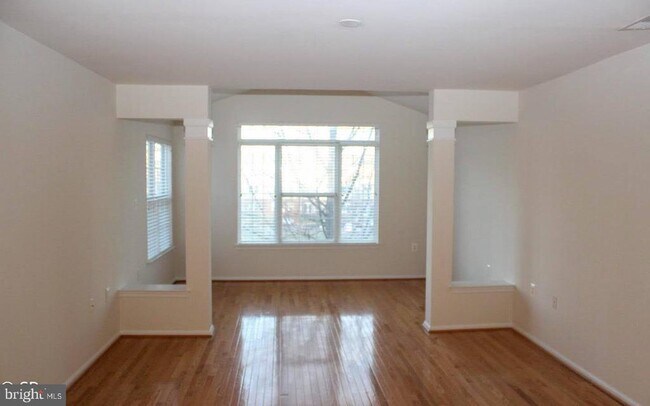 Building Photo - 20962 Albion Ln