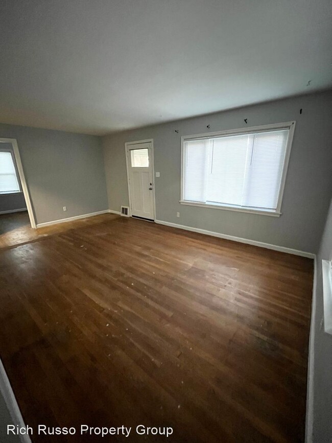 Building Photo - 4 br, 1.5 bath House - 4 bedroom 1.5 bathr...