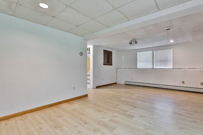 Building Photo - 76 Groton Rd