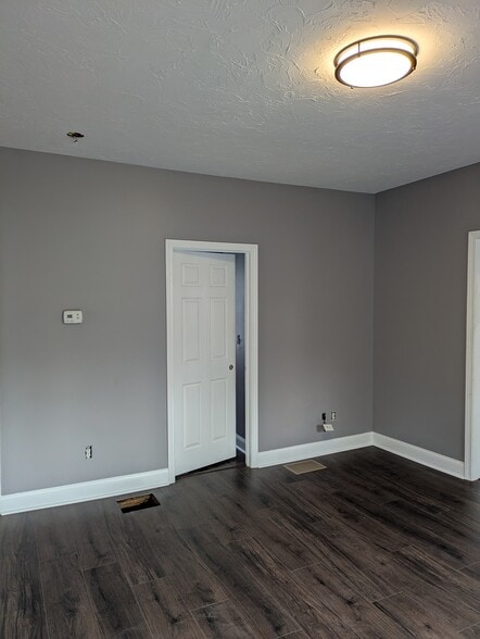 Building Photo - 16 Barrows St