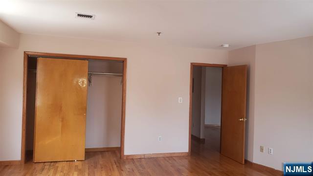 Building Photo - 450 Harding Pl