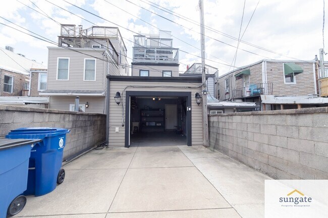 Building Photo - 3206 Hudson St