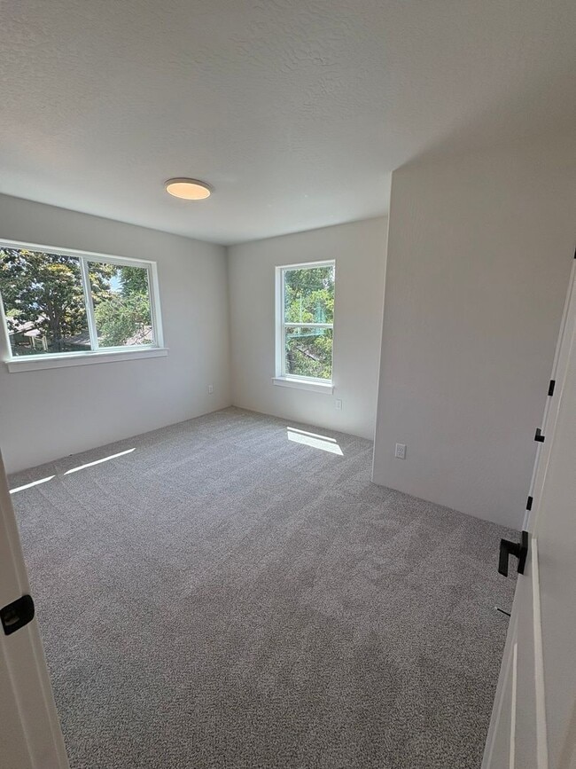 Building Photo - Brand New Modern 2-Story Home