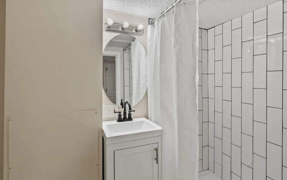 Building Photo - 2915 Lyndale Ave N