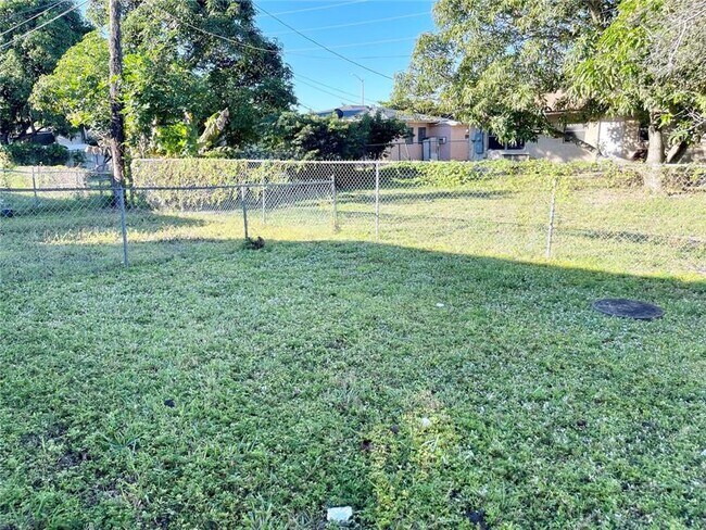 Building Photo - 1329 NW 8th Ave