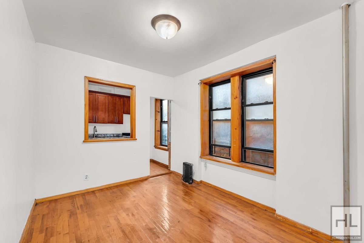 Building Photo - 14th St