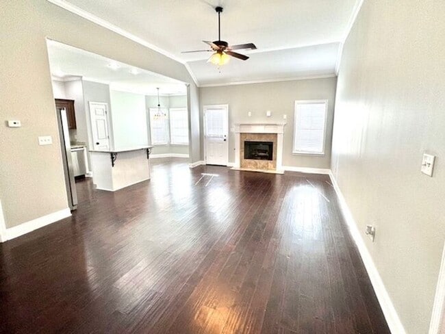 Building Photo - Now Leasing a 4-bedroom 2 bath home in Oli...