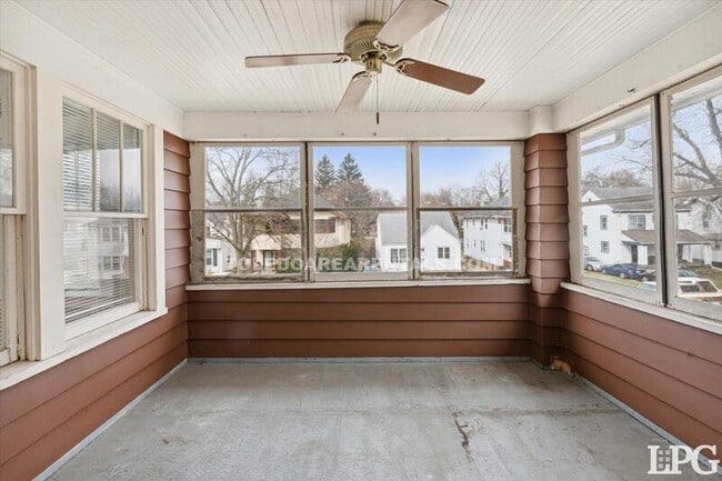 Building Photo - 4138 N Lockwood Ave