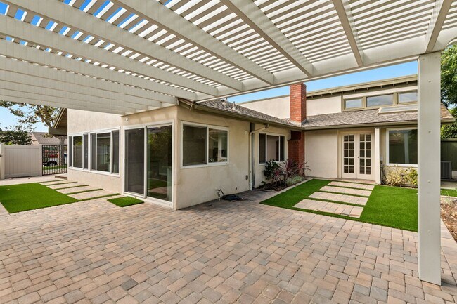 Building Photo - 4111 Reyes St