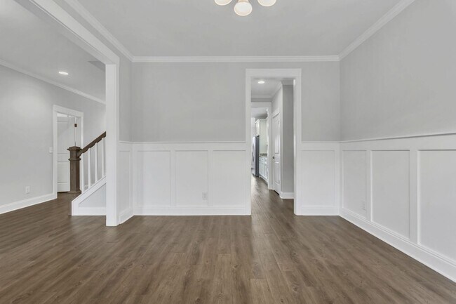 Building Photo - 4BR/3.5BA All-Brick Home Near Top Williams...