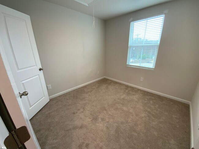 Building Photo - 4 Tidworth Dr