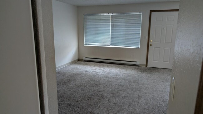 Building Photo - 926 N 95th St