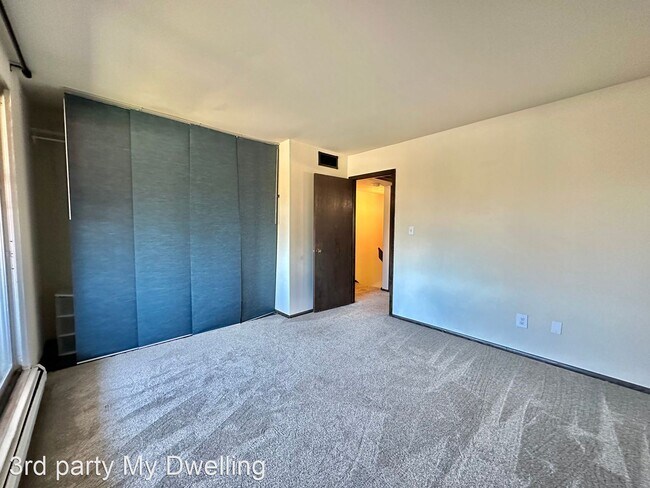 Building Photo - 2 br, 1.5 bath House - 11958 W Mill Rd. #16