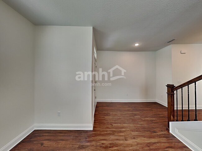 Building Photo - 347 Banyan Frst Dr