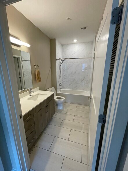 Building Photo - 145 Riverhaven Dr