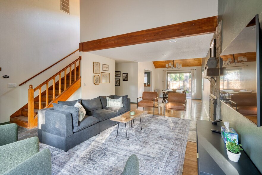 Building Photo - 65377 E Sandy River Ln