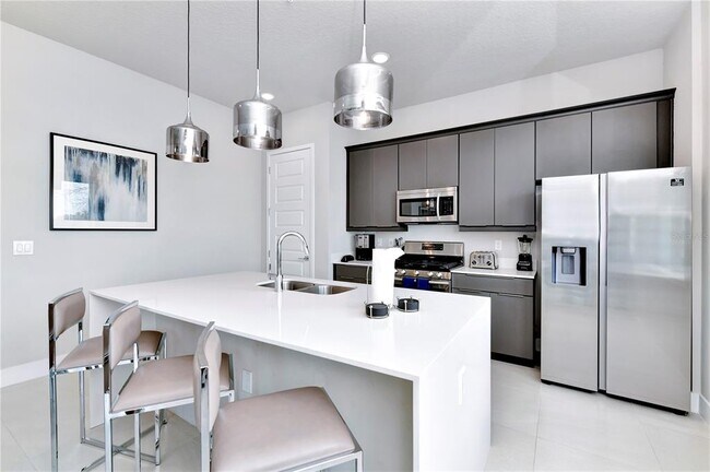 Building Photo - 7740 Sandy Ridge Dr