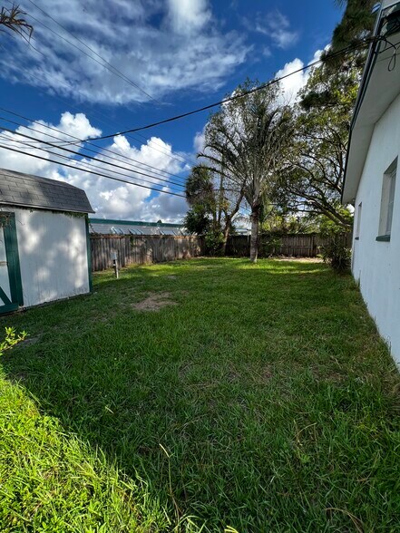 Building Photo - 254 Plumosa Dr
