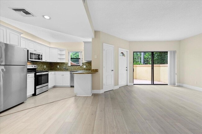 Building Photo - 41 Uno Lago Dr