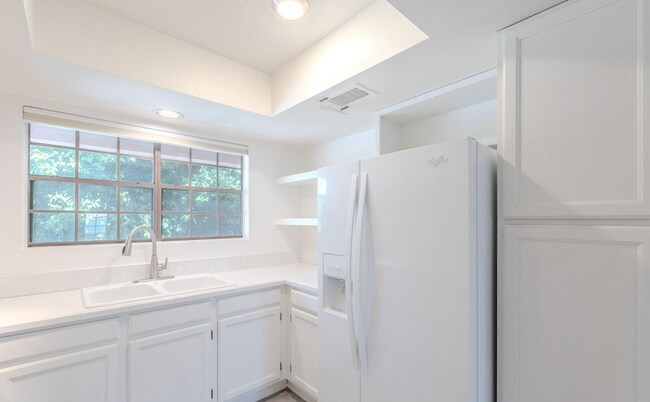 Building Photo - 5950 N 78th St