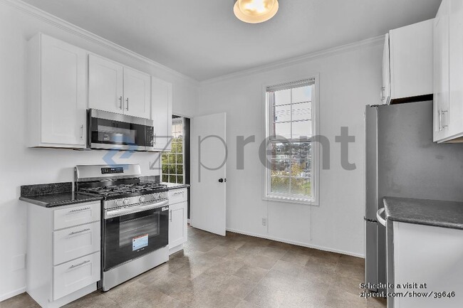 Building Photo - 3104 25th St
