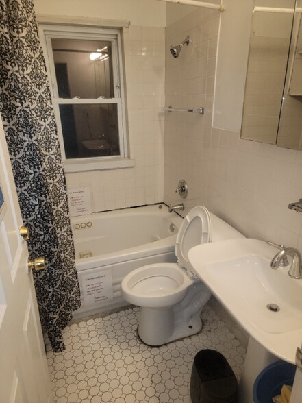 Building Photo - 7330 S Yates Blvd