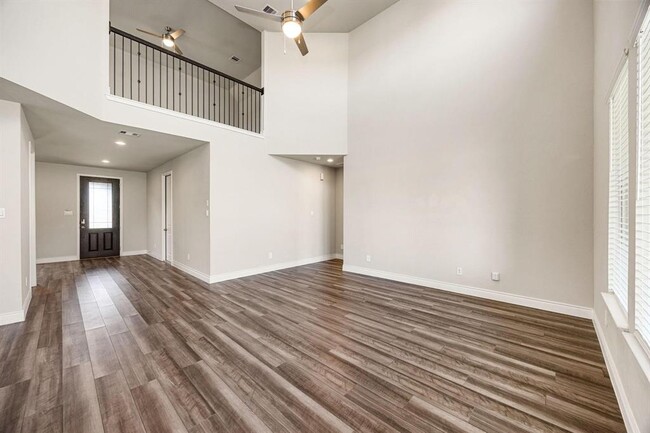 Building Photo - 31214 Gullwing Manor Dr