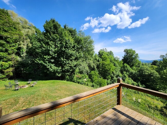 Building Photo - 640 Fairview Heights