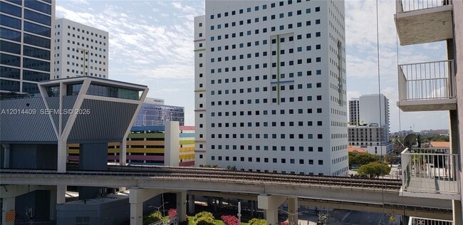 Building Photo - 850 N Miami Ave