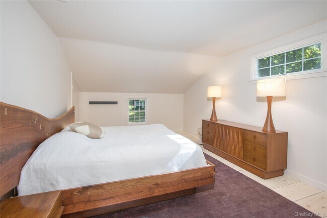 Building Photo - 210 Robinson Ln