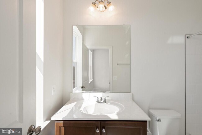 Building Photo - 596 Watermans Dr