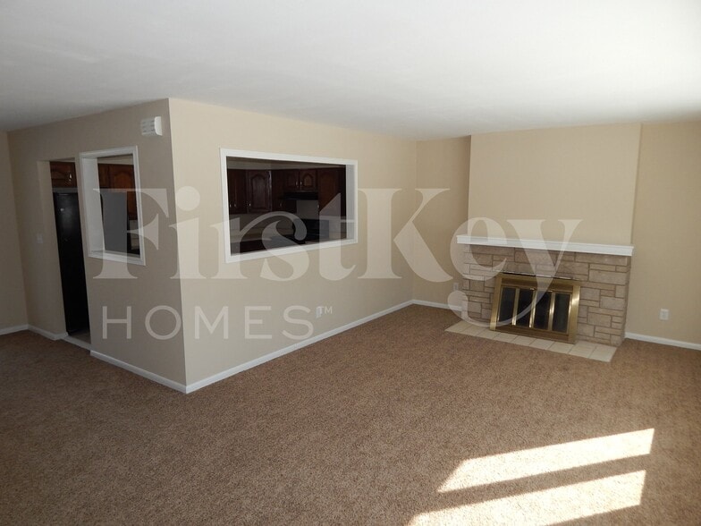Building Photo - 501 Harmony Dr