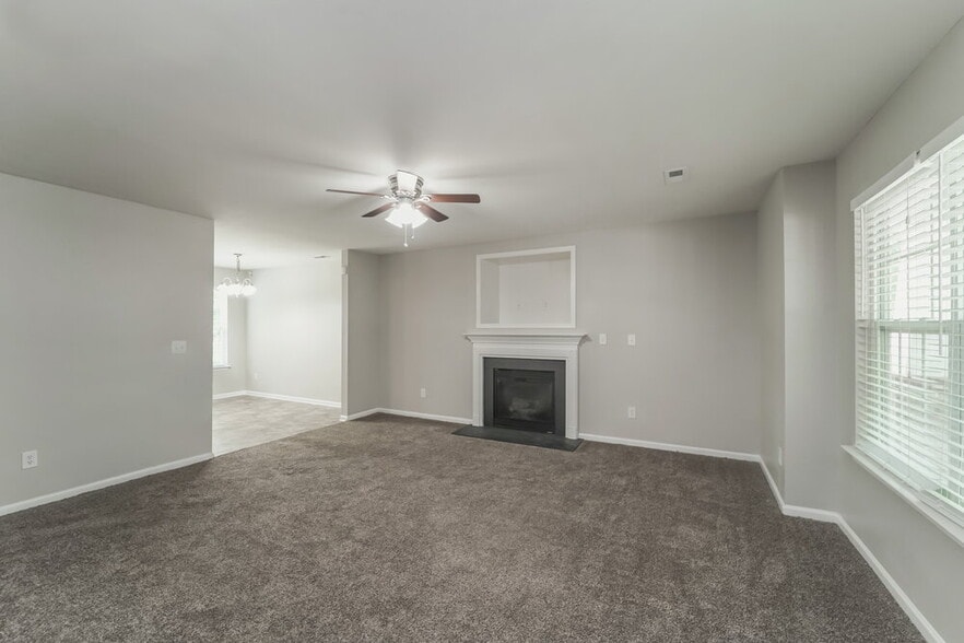 Building Photo - 8819 Twisted Pine Dr