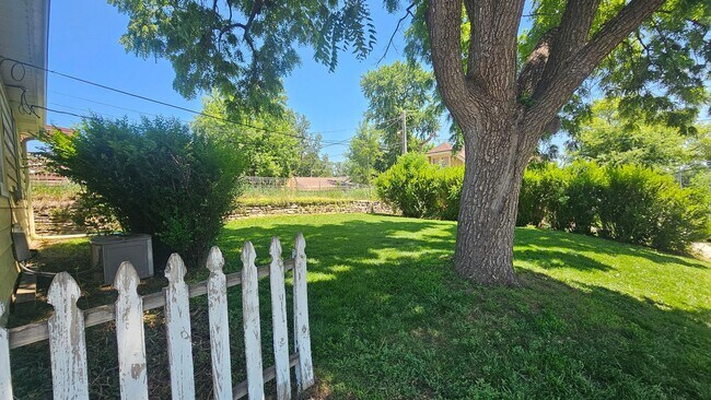 Building Photo - Spacious Starter 3 Bedroom Home