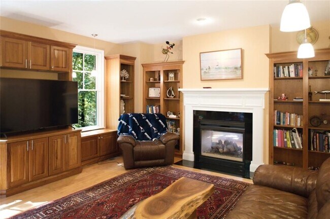 Building Photo - 37 Seabury Dr