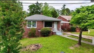 Building Photo - 2233 Hurst St