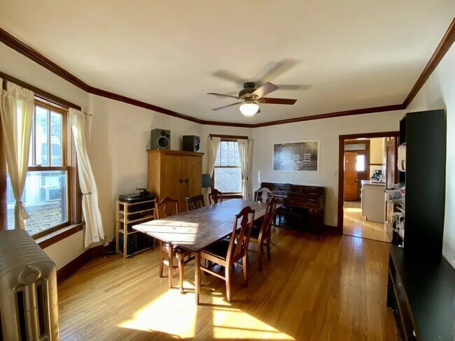 Building Photo - 4738 N Karlov Ave