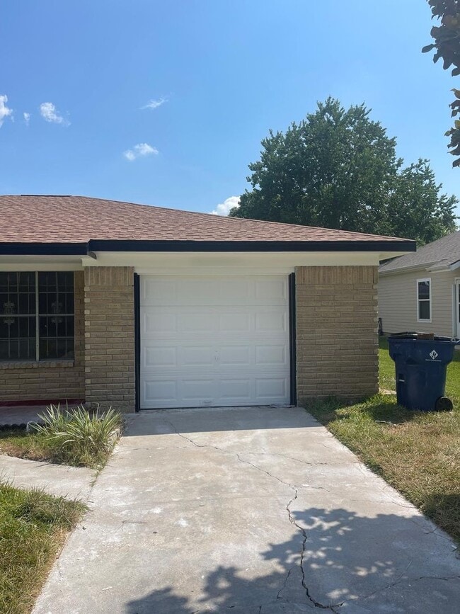 Building Photo - Gorgeous all renovated Home in Texas City,...