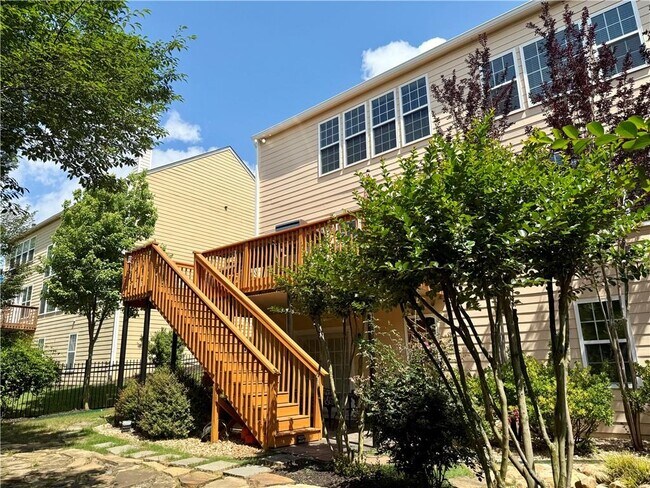 Building Photo - 585 Marylebone Dr