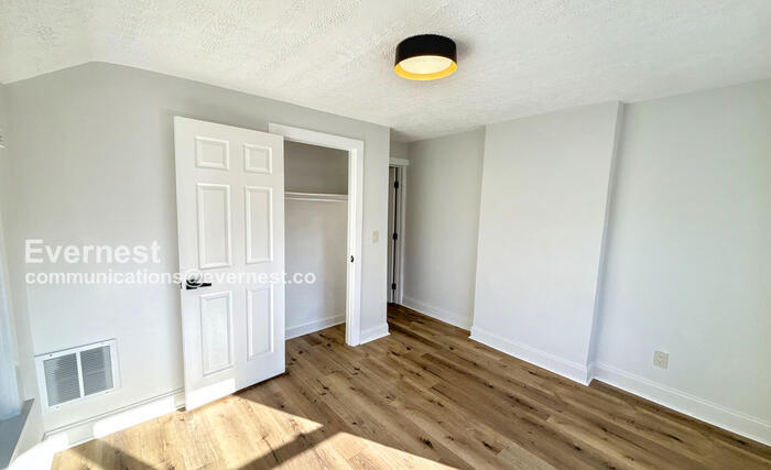 Building Photo - 1442 Hamlet St